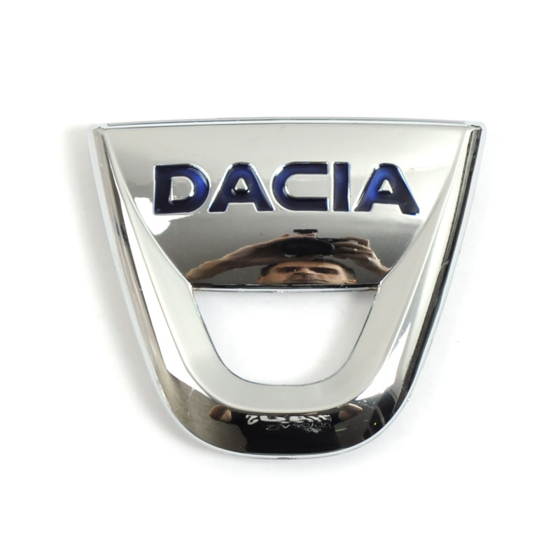 Емблема "Dacia" DUSTER перед пластик 4 штирька H = 120мм 5586(MTJ)